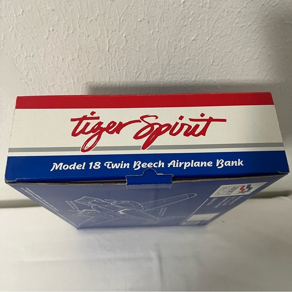 Vintage Humble Model 18 Twin Beech Die Cast Airplane Bank Box N276H - Picture 5 of 6